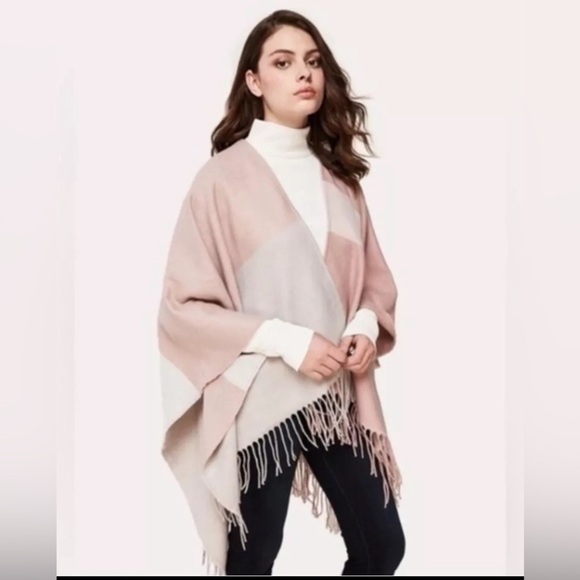 NWT Soia & Kyo - Light Pink & Cream Colorblocked Open Poncho W/ Scarf Hem OS - Picture 2 of 9